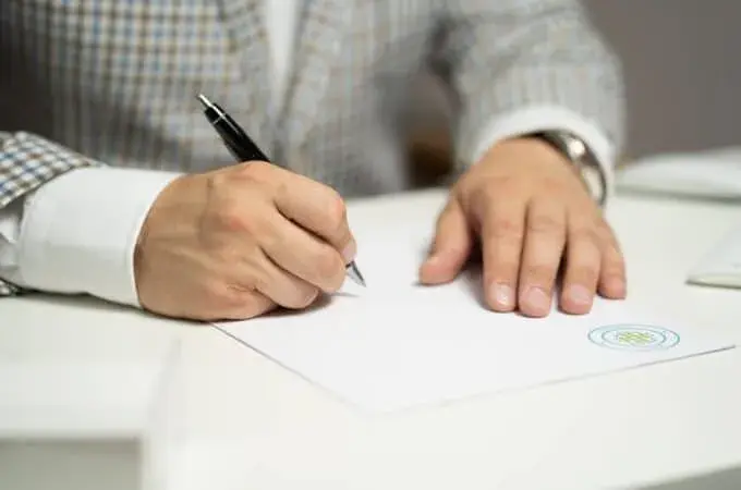 Kto składa wniosek o wykreślenie hipoteki poprzedniego właściciela? Dowiedz się teraz
